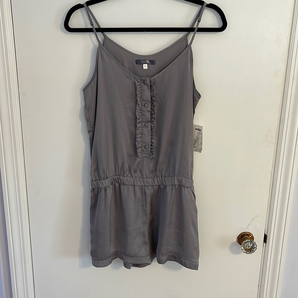 NWT Pacsun Grey Romper Size Medium - Picture 1 of 3